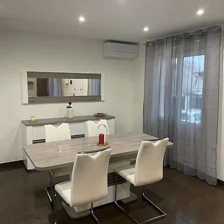 Apartment Pavillon 1 *